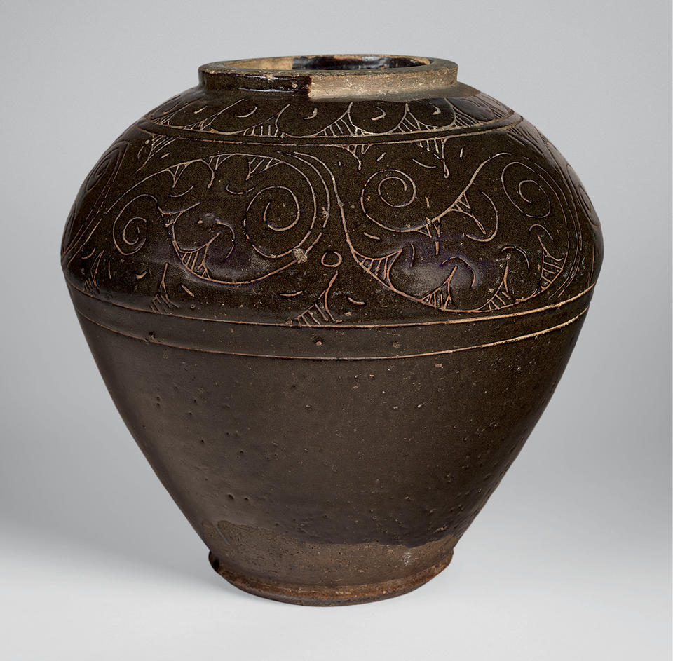 Ovoid jar with incised decoration
