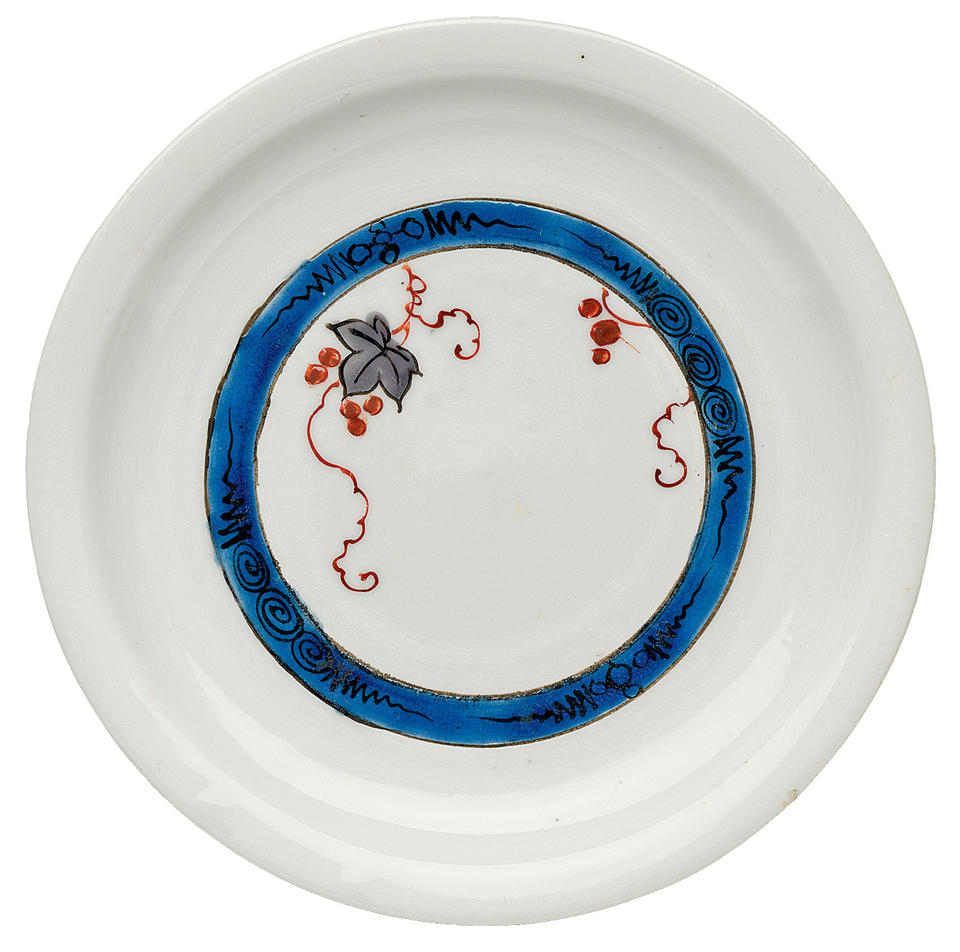 Plate with grapevine