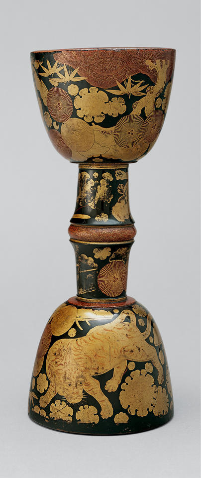 Large hand-drum core (ōtsuzumidō, 大鼓胴) with tigers and pines