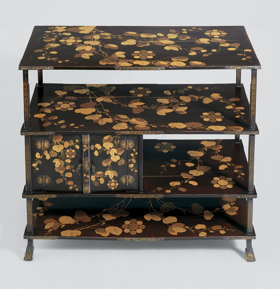 Shelf for cosmetic boxes (kurodana, 黒棚) with grapevines