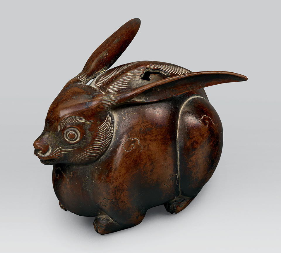 Incense burner in the shape of a rabbit
