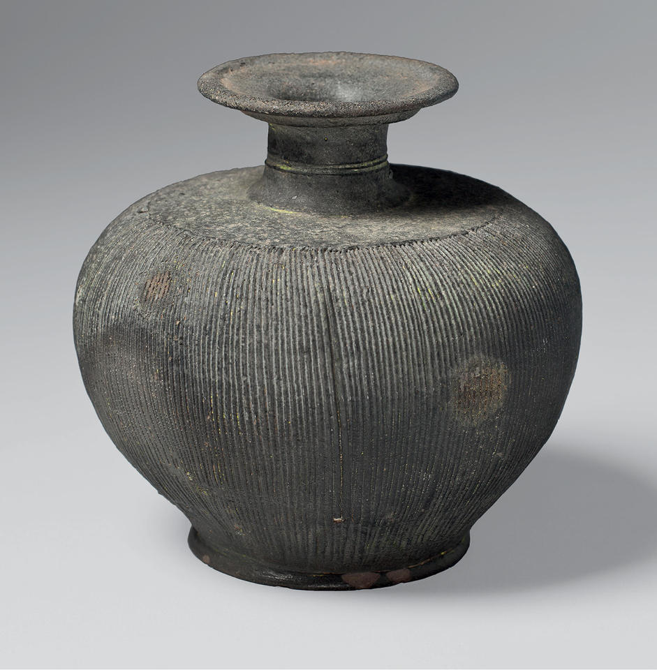 Bottle with flared mouth and combed pattern